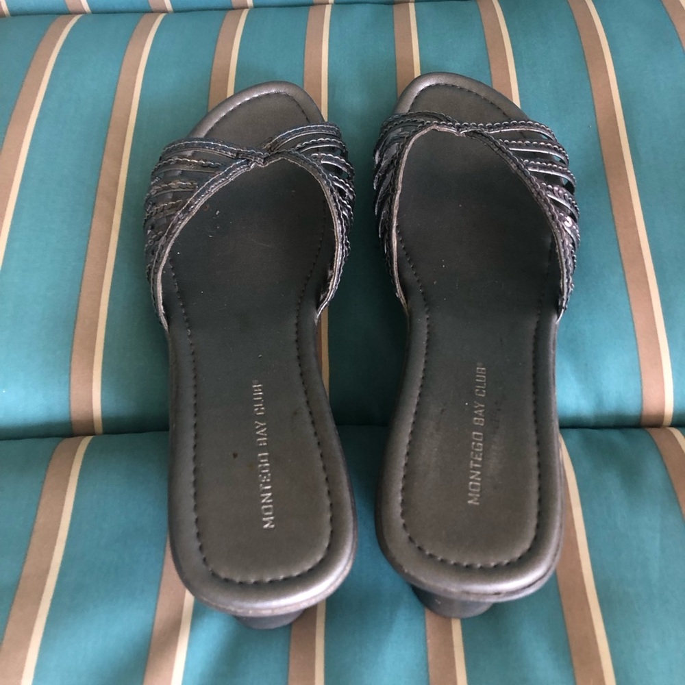 Grey Slides - Picture 2 of 3
